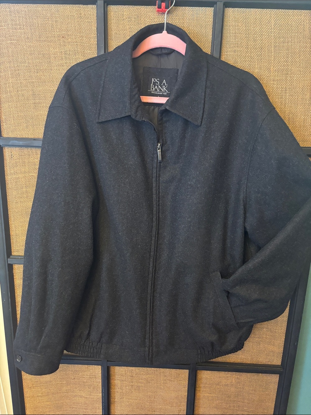 JOS.A.BANK SIZE LARGE REG. Black 65% wool 35% Viscose DRY CLEAN ONLY